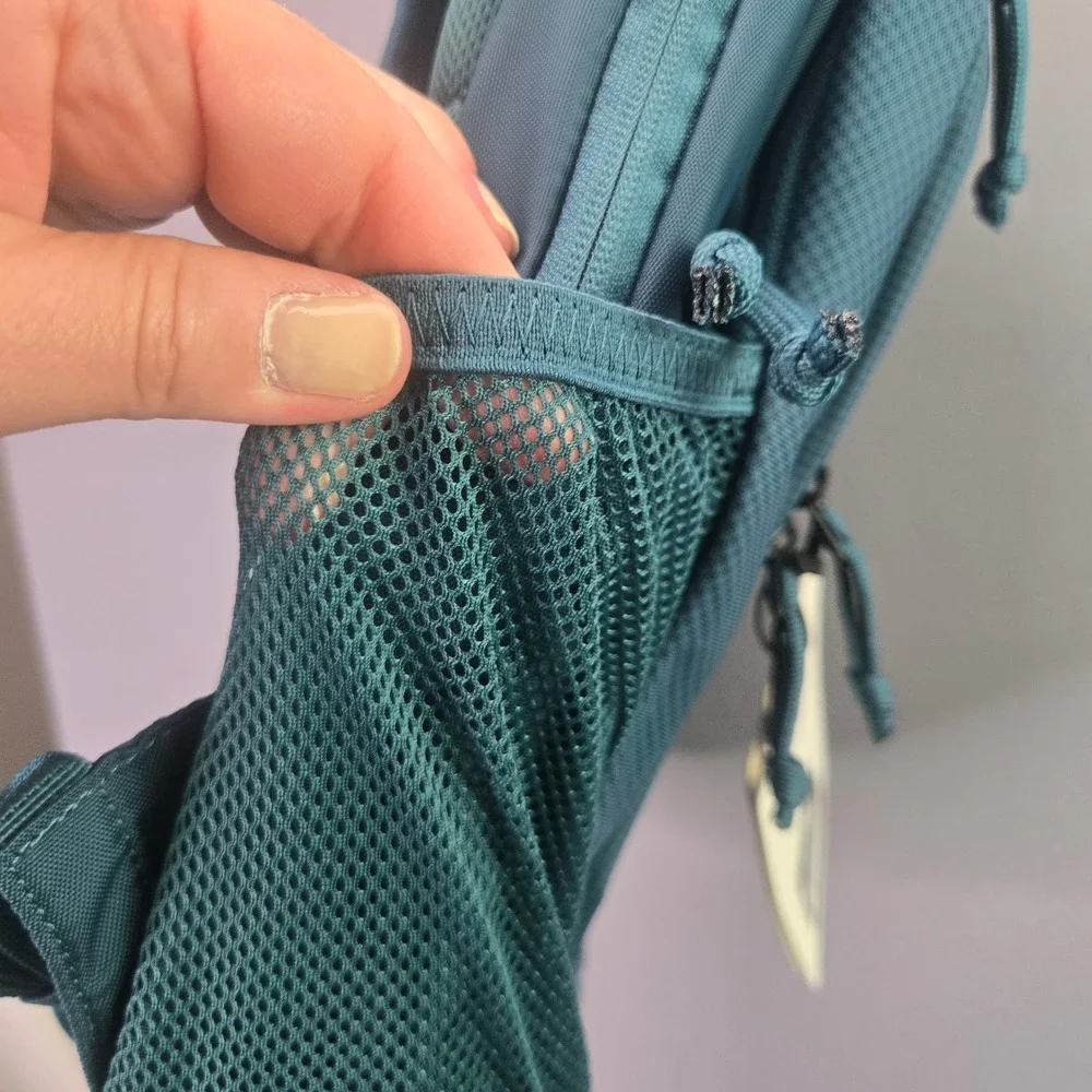 Thule Chronical 28L Backpack Deep Teal Laptop SafeZone 3203888 NWT SAMPLE